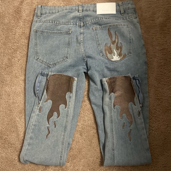 SKINNY STRETCH EXPLODED KNEE RIPPED ZIPPERED ANKLE JEANS - Picture 4 of 7